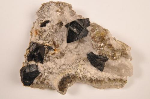 Casiterita.Mina de Penouta, Viana do Bolo, Orense (Galicia). Pieza 11x9, Cristales 4x3 (Autor: bolesminerales)