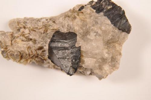 Casiterita. Mina de Penouta, Viana do Bolo, Orense (Galicia). Pieza 8x5, Cristal 4x3 (Autor: bolesminerales)