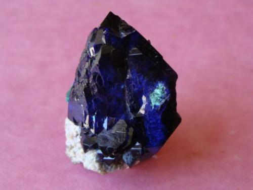 Azurite.
Size: 3x3.5 cm.
Milpillas, Sonora, Mexico (Author: javmex2)