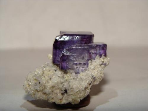 Fluorite.
Size: 5x3 cm
Naica, Chihuahua, Mexico (Author: javmex2)