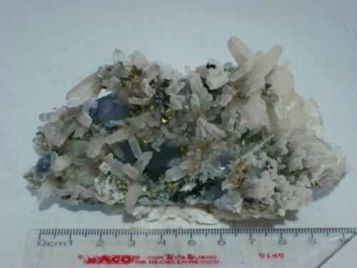 Quartz, fluorite and pyrite.
Naica Chihuahua Mexico. (Author: javmex2)