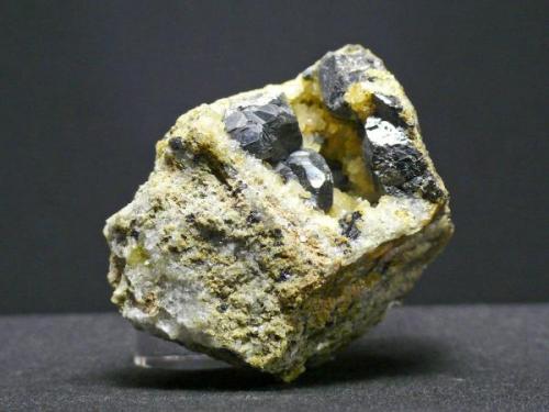 Esfalerita Marmatita - Tunel José Maestre - Portman - Murcia
Pieza de 8 x 5 cm. cristal mayor 2 cm. (Autor: El Coleccionista)