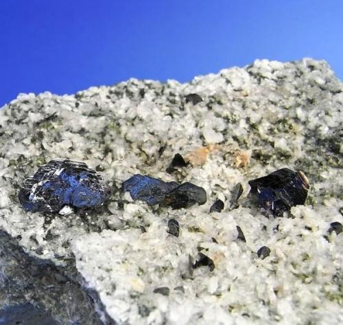 HEMATITES
Cantera Tejea-Archidona-Málaga.
Pieza; 9,7x5,6cm. Rosa; 1,4cm. (Autor: DAni)