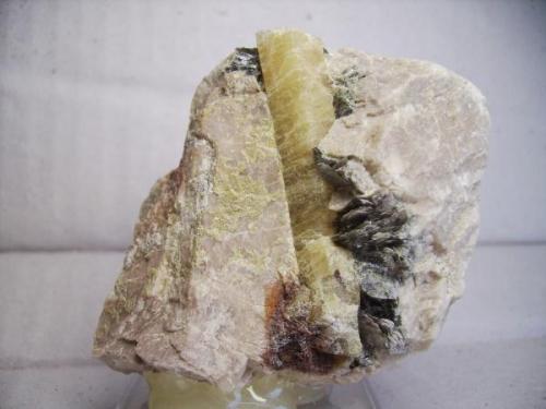 Berilo 6x5 cm cristal 5x1 cm
Assunçao - Aguiar Da Beira - Portugal (Autor: Jose Muñoz)