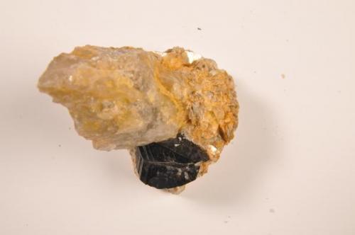 Casiterita. Mina de Penouta, Viana do Bolo, Ourense (Galicia).
Pieza 5x4, Cristal 2’5x1’5 (Autor: bolesminerales)