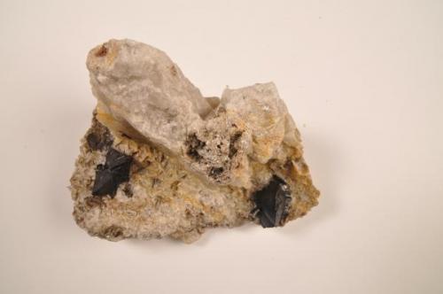 Casiterita. Mina de Penouta, Viana do Bolo, Ourense (Galicia).
Pieza 11x9, Cristales 2x1’5 (Autor: bolesminerales)