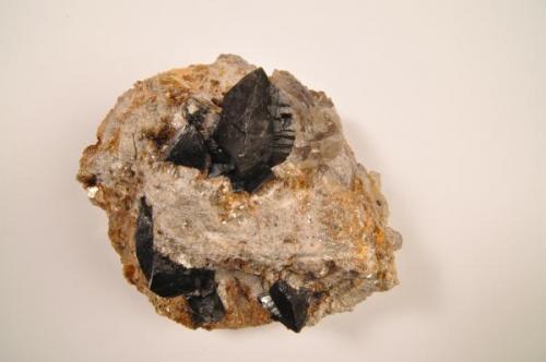 Casiterita. Penouta, Viana do Bolo, Ourense (Galicia).
Pieza 13x11, Cristal 4x2 (Autor: bolesminerales)