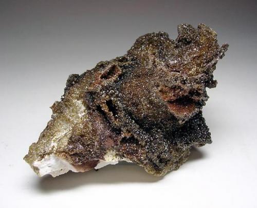 4036-Descloizita y vanadinita, Mina Erupción, Sierra de Los Lamentos, Chihuahua, México, 8,5x5,1x4 cm. (Autor: Edelmin)