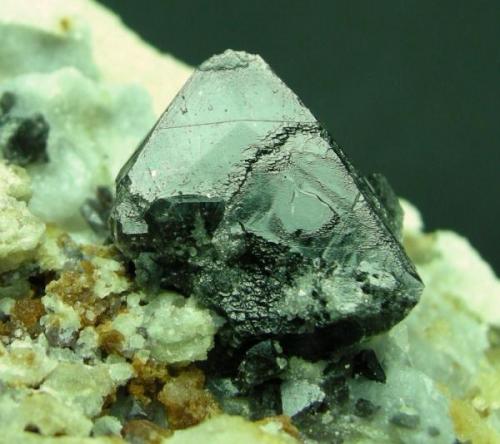 Espinela ( Pleonasto )
El Juanar - Ojén - Málaga - Andalucía - España
Cristal de 2.8 cm (Autor: Diego Navarro)