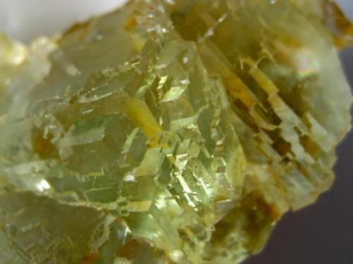 A picture that shows the structure of the pale green and very clear fluorite. (Author: Tobi)