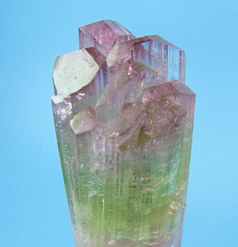 Elbaite, lepidolite, microlite.
Paprok, Kunar Valley, Nuristan Province, Afghanistan
100 mm tall x 24 mm wide in the widest point. Microlite crystal: 5 mm on edge

Upper tip close-up view (Author: Carles Millan)