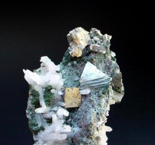 ARSENOPIRITA con cuarzo.
Minas de Cala-Cala-Sierra del Castillejo-Huelva.
Pieza de 5,2x2,7cm. Cristal 1x1,2cm. (Autor: DAni)