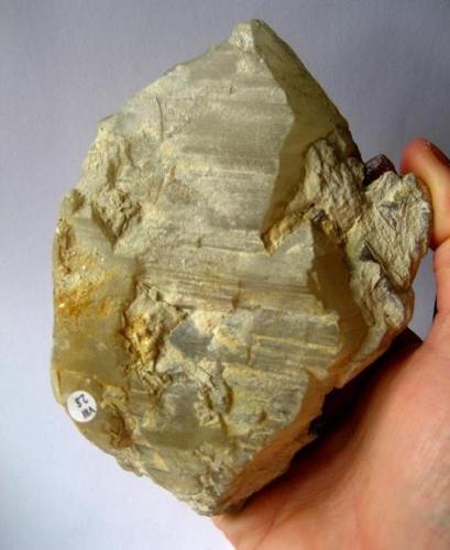 Backside of the specimen. This perspective shows that the whole specimen is one large double-terminated quartz. (Author: Tobi)