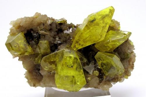 Sulfur, aragonite
Cozzodisi Mine, Casteltermini, Girgenti Province, Sicily, Italy
100 mm x 60 mm x 60 mm. Main sulfur crystal: 44 mm long, 19 mm wide (Author: Carles Millan)