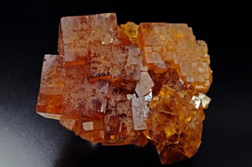 Fluorita, Filón "Jaune". Valzergues, Aveyron. Cristales cubicos de 4 cm.
Foto: J. R. García (Autor: JRG)