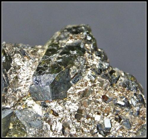 Detalle del cristal principal de Augita (variedad Fassaita) de 22mm (Autor: Mijeño)