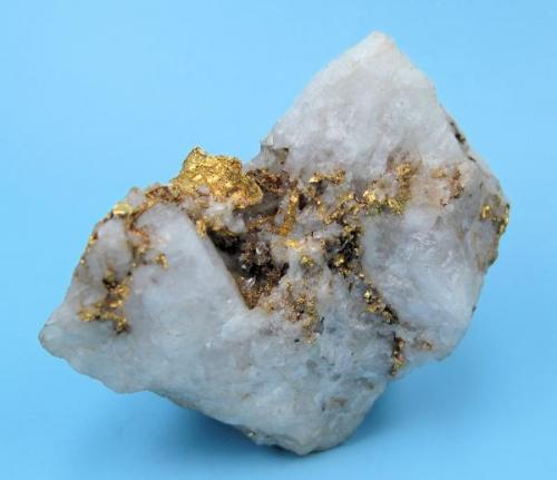Gold, quartz
Very likely from Mancayan (Mankayan) mineral district, Benguet Province, Cordillera Administrative Region, Luzon, Philippines
47 mm x 33 mm (Author: Carles Millan)