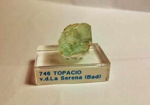 Topacio
Valle de La Serena, Badajoz, Extremadura, España.
Cristal 2 cm (Autor: Nieves)