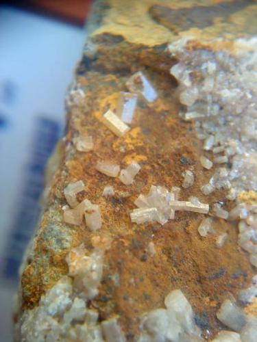 Piromorfita<br />Grupo Minero "Juan Antonio", Paraje Las Minillas, Garlitos, Comarca La Siberia, Badajoz, Extremadura, España<br />Cristales 2 y 3 milimetros<br /> (Autor: apita)