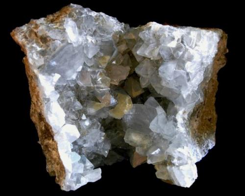 Celestina<br />Concesión Minerama II, Urbanización Puente Tablas, Jaén ciudad, Jaén, Comarca Metropolitana de Jaén, Andalucía, España<br />Pieza: 17x16 cm. Cristales: 2,7x1,5 cm.<br /> (Autor: DAni)