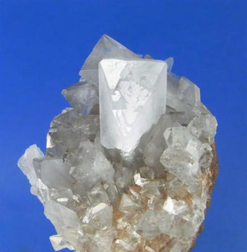 Celestina<br />Concesión Minerama II, Urbanización Puente Tablas, Jaén ciudad, Jaén, Comarca Metropolitana de Jaén, Andalucía, España<br />Pieza: 6x7 cm. Cristal mayor: 4 cm.<br /> (Autor: DAni)