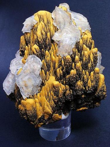 Limonita con calcita<br />Mina Trinidad, Cerros del Romeral y Pechón, Benalmádena-Mijas, Comarca Costa del Sol Occidental, Málaga, Andalucía, España<br />7 x 6 cm.<br /> (Autor: Juan Cabezas)