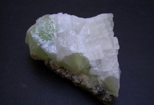 Prehnita y calcita<br />Oficarsa Quarry, De las Culebras Hill, Carchelejo, Cárcheles, Comarca Sierra Mágina, Jaén, Andalusia, Spain<br />6 x 5,5 cm.<br /> (Autor: Antonio Alcaide)