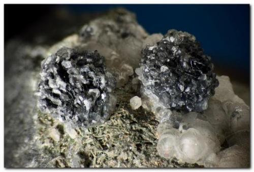 Hematites sobre Calcita<br />Tozal Negro Quarry, Barxeta, Comarca La Costera, Valencia / València, Valencian Community / Comunitat Valenciana, Spain<br />Encuadre 16 mm.<br /> (Autor: Rafa Muñoz(mineralvarado))