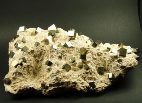 Pirita<br />Navajún, Comarca Cervera, La Rioja, Spain<br />32 x 24 x 13 cm<br /> (Autor: Granate)