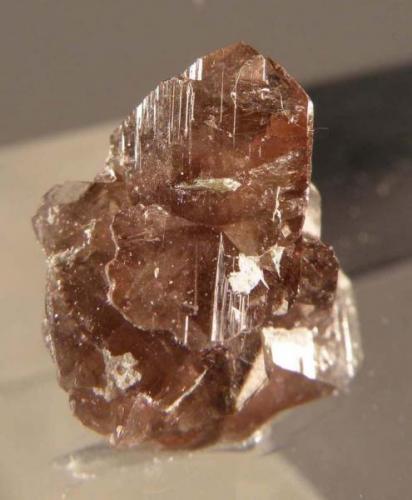 Axinita<br />Plutón de La Cabrera, La Cabrera, Comarca Sierra Norte, Comunidad de Madrid, España<br />Cristales de 1 cm<br /> (Autor: Ramón Jiménez)