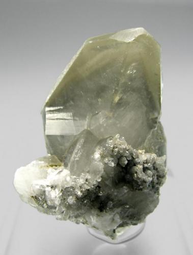 Calcita con Dolomita y Esfalerita<br />Áliva Mine (Las Mánforas Mine), Áliva mining area, Camaleño, Comarca Liébana, Cantabria, Spain<br />3.3 × 2.5 × 2.1 cm / El cristal más grande mide: 3 × 2 cm<br /> (Autor: Jordi Fabre)