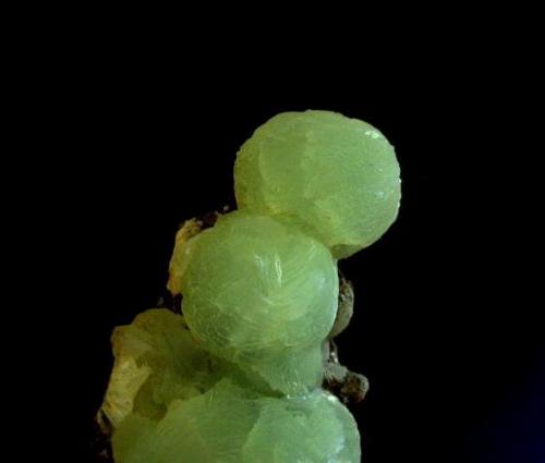 Prehnita<br />Oficarsa Quarry, De las Culebras Hill, Carchelejo, Cárcheles, Comarca Sierra Mágina, Jaén, Andalusia, Spain<br />Pieza; 7,4x4,3cm. Bolas;  2,8cm de diametro.<br /> (Autor: DAni)