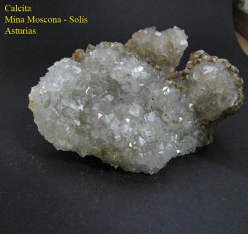 Calcita<br />Moscona Mine, El Llano, Solís, Corvera de Asturias, Comarca Avilés, Principality of Asturias (Asturias), Spain<br />8 x 6 cm. Cristal mayor 0''5 cm.<br /> (Autor: Rodrigo Fresco)