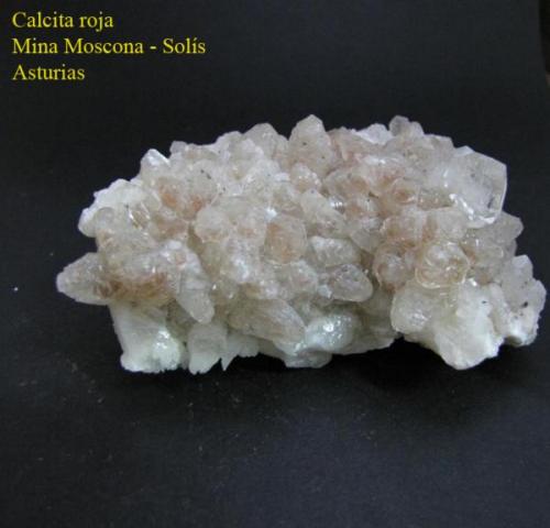 Calcita<br />Moscona Mine, El Llano, Solís, Corvera de Asturias, Comarca Avilés, Principality of Asturias (Asturias), Spain<br />9''5 x 7 cm. Cristal mayor 1''5 cm.<br /> (Autor: Rodrigo Fresco)