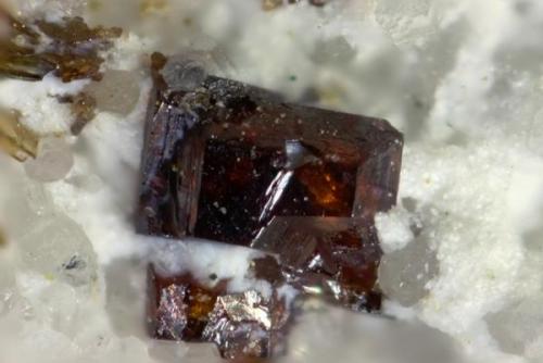 Anatasa<br />Cantera de As Pontes, A Coruña, Municipio A Coruña, Comarca A Coruña, La Coruña / A Coruña, Galicia / Galiza, España<br />Cristal 0,6mm<br /> (Autor: Rafa Muñoz(mineralvarado))
