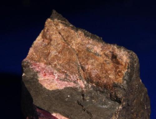 Tefroita<br />Mina Serrana, El Molar, Comarca Priorat, Tarragona, Catalonia / Catalunya, Spain<br />6x5 cm.<br /> (Autor: Rafa Muñoz(mineralvarado))