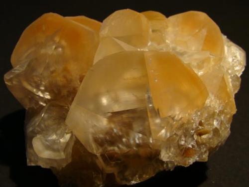 Calcita<br />Marble quarries, Estremoz, Évora District, Alentejo Central Province, Alentejo Region, Portugal<br />5,5x3,5x4,5 cm. Mayor cristal 3x2 cm.<br /> (Autor: Jorge Santos Garcia)