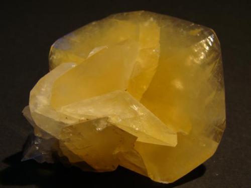 Calcita<br />Borba marble quarries, Borba, Évora District, Alentejo Central Province, Alentejo Region, Portugal<br />4,5x4x4 cm.<br /> (Autor: Jorge Santos Garcia)
