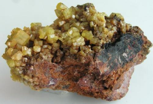 Piromorfita<br />Fajano Mine, Villamayor de Calatrava, Comarca Campo de Calatrava, Ciudad Real, Castilla-La Mancha, Spain<br />Tamaño 7 x4x4 cm., con cristales hasta 9x9 mm.<br /> (Autor: Nacho)
