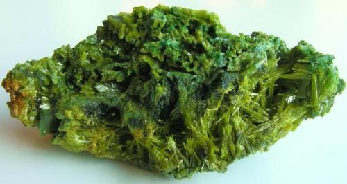 Piromorfita<br />El Horcajo Mines, El Horcajo, Almodóvar del Campo, Comarca Campo de Calatrava, Ciudad Real, Castilla-La Mancha, Spain<br />Tamaño de la pieza 12.8 x 5.8 x 7.6 cm, con cristales hasta 2 cm., y cristales palmeados hasta 2,5 cm.<br /> (Autor: Nacho)