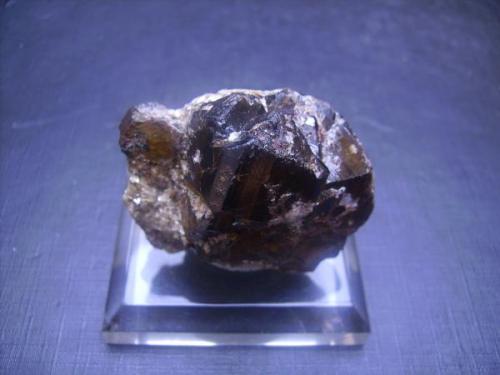 Casiterita<br />Boticas, Vila Real District, Alto Trás-os-Montes, Norte Region, Portugal<br />4,5 x 3,5 cm. El cristal mayor mide 2,2 cm.<br /> (Autor: Antonio Alcaide)