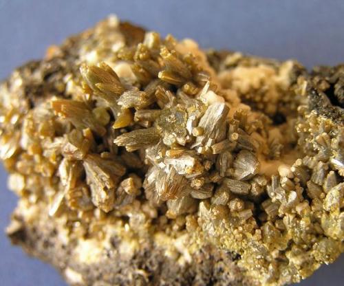 Vanadinita<br />Mina La Constante, Santa Marta, Comarca Tierra de Barros, Badajoz, Extremadura, España<br />cristales hasta 0,8 cm<br /> (Autor: Nacho)