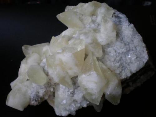 Calcita<br />Reocín Mine, Reocín, Comarca Saja-Nansa, Cantabria, Spain<br />17 x 14 cm. Cristal mayor 5 cm.<br /> (Autor: PabloR)