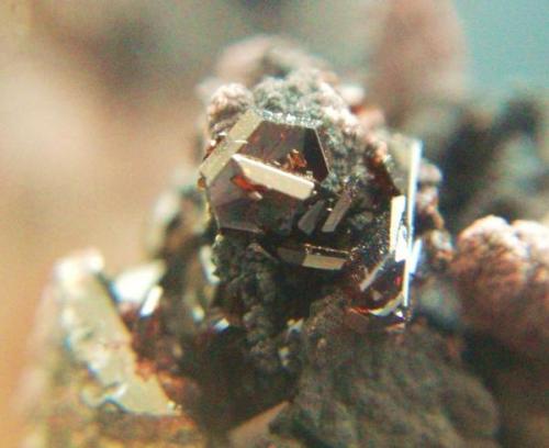 Jarosita<br />Socavón Santa Bárbara (El Arteal Tunnel), Almagrera Range, Cuevas del Almanzora, Comarca Levante Almeriense, Almería, Andalusia, Spain<br />Cristal 3 mm.<br /> (Autor: Nieves)