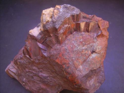 Hematites<br />Petra Tercera Group of mines, Ólvega, Comarca del Moncayo, Soria, Castile and León, Spain<br />13 x 12 cm.<br /> (Autor: Antonio Alcaide)