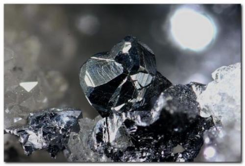 Stephanita (Estefanita)<br />San Carlos Mine, Hiendelaencina, Comarca Serranía de Guadalajara, Guadalajara, Castilla-La Mancha, Spain<br />Grupo de 2 mm.<br /> (Autor: Rafa Muñoz(mineralvarado))