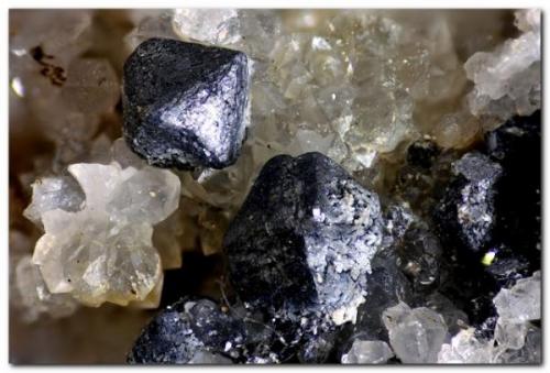Galena<br />San Carlos Mine, Hiendelaencina, Comarca Serranía de Guadalajara, Guadalajara, Castilla-La Mancha, Spain<br />Encuadre 6 mm.<br /> (Autor: Rafa Muñoz(mineralvarado))