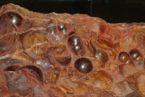 Hematites<br />Mina Santa Rosa, Barranco del Judío, Tierga, Comarca del Aranda, Zaragoza, Aragón, España<br /><br /> (Autor: Manuel Baquero)