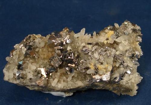 Arsenopirita sobre cuarzo<br />Carlés Mine, Ballotal-El Fuxaco, Carlés, Salas, Comarca Valle del Narcea, Principality of Asturias (Asturias), Spain<br />6 x 4 cm.<br /> (Autor: Echevarria)