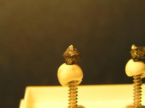 Ferberita (variedad reinita)<br />Mina Valdarcas, Covas, Vila Nova de Cerveira, Viana do Castelo, Región Norte, Portugal<br />4 mm<br /> (Autor: Carlos J. Rodríguez)